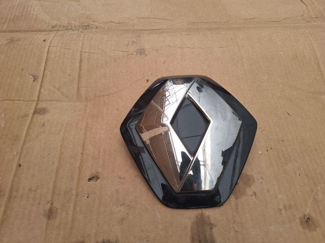 bontott RENAULT ZOE Első Embléma