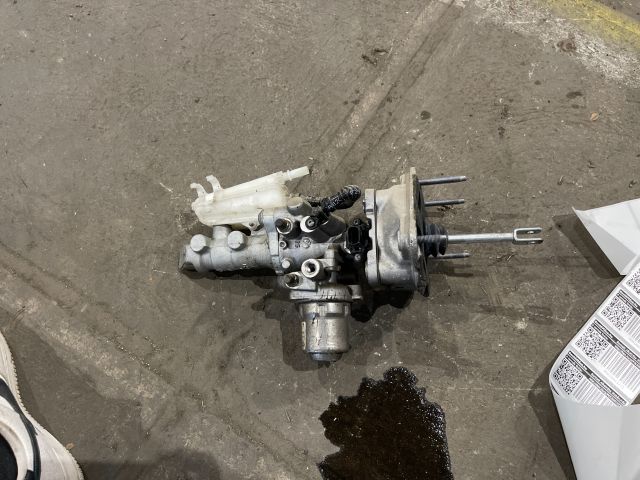 bontott RENAULT ZOE Főfékhenger