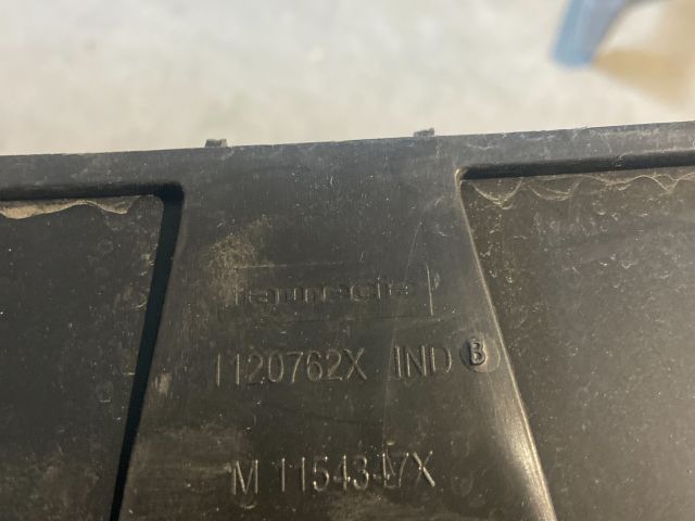 bontott RENAULT ZOE Hátsó középső Lökhárító Tartó (Műanyag)