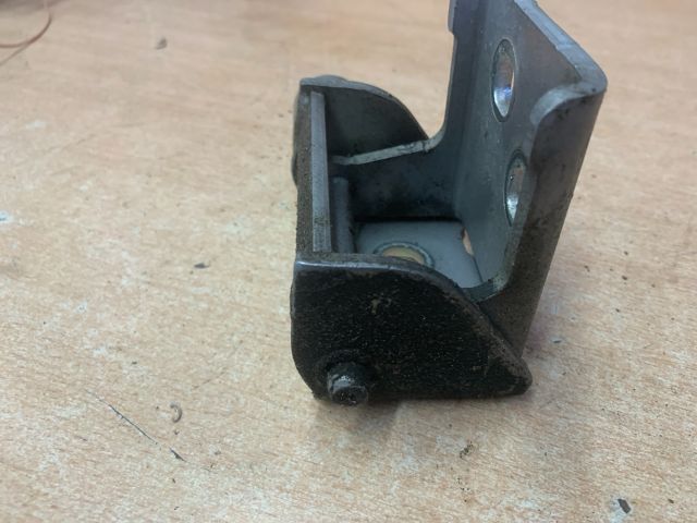 bontott RENAULT ZOE Jobb első Alsó Zsanér