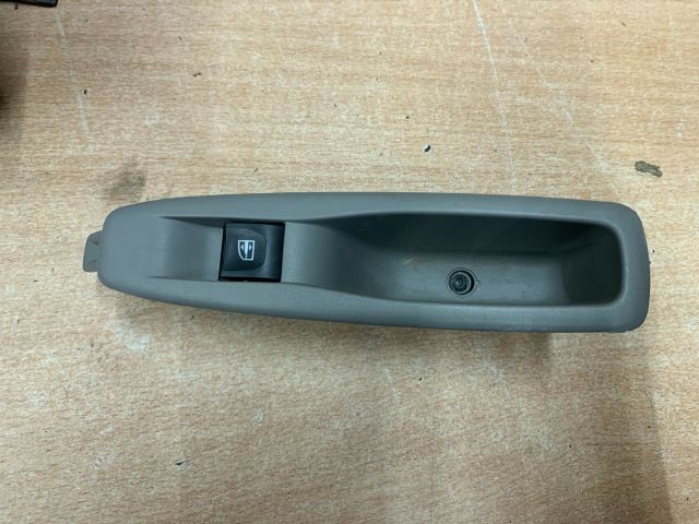 bontott RENAULT ZOE Jobb hátsó Ablakemelő Kapcsoló