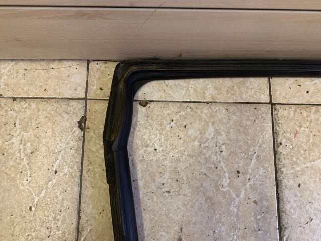 bontott RENAULT ZOE Jobb hátsó Ablakvezető Gumi