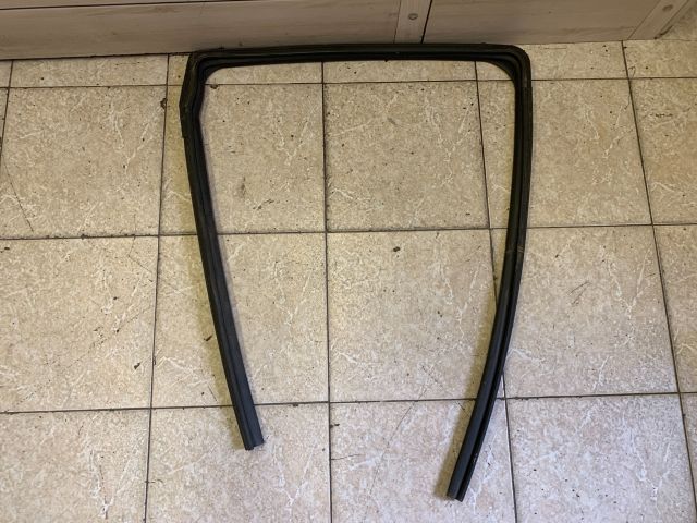 bontott RENAULT ZOE Jobb hátsó Ablakvezető Gumi