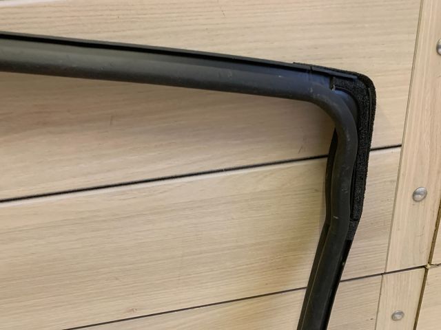 bontott RENAULT ZOE Jobb hátsó Ablakvezető Gumi