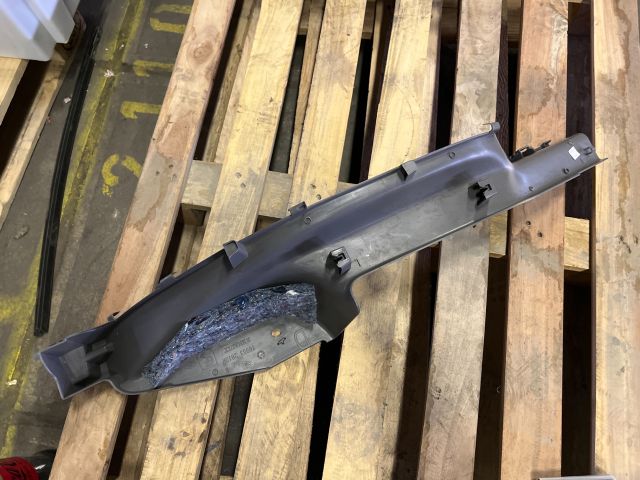 bontott RENAULT ZOE Jobb hátsó Belső Küszöb Burkolat