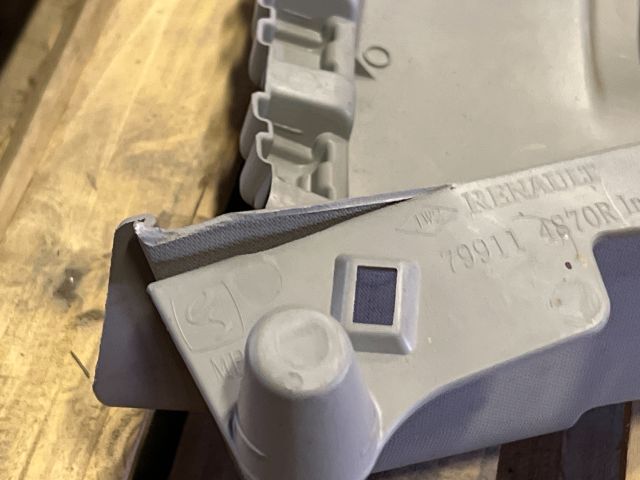 bontott RENAULT ZOE Jobb Kalaptartó Tartó Konzol