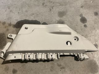 bontott RENAULT ZOE Jobb Kalaptartó Tartó Konzol