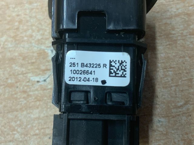 bontott RENAULT ZOE Kapcsoló (Magában)