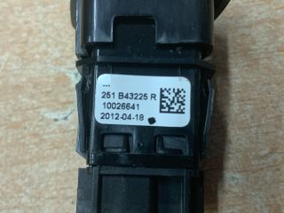 bontott RENAULT ZOE Kapcsoló (Magában)