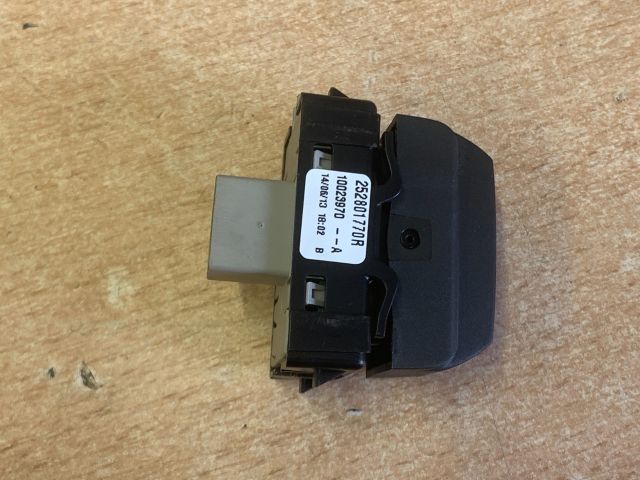 bontott RENAULT ZOE Kapcsoló (Magában)