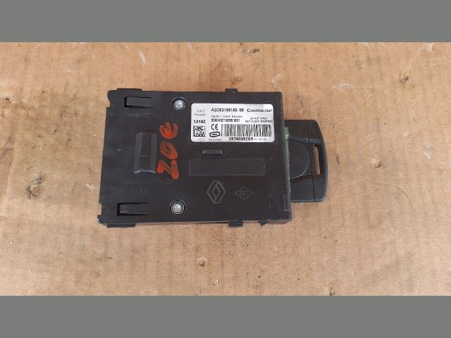 bontott RENAULT ZOE Kártyaolvasó