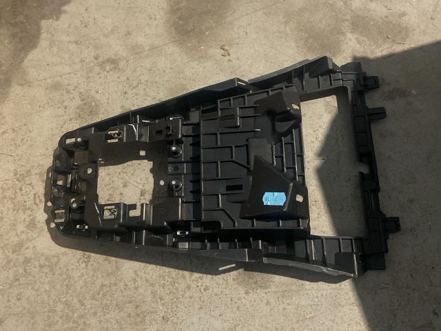 bontott RENAULT ZOE Középkonzol Keret