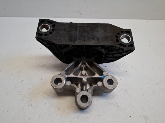 bontott RENAULT ZOE Motor Tartó Bak Jobb