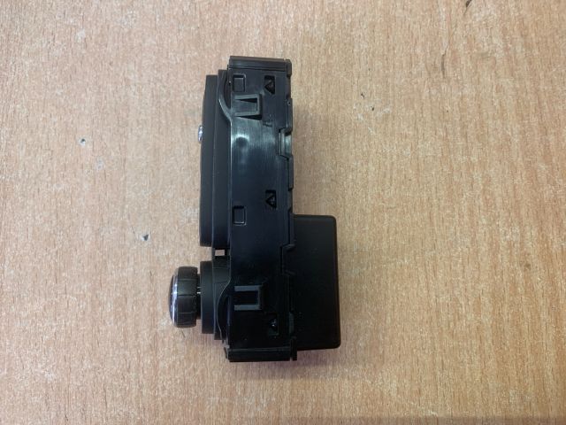 bontott RENAULT ZOE Multimédia Vezérlő