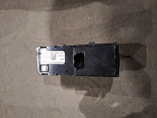 bontott RENAULT ZOE Multimédia Vezérlő