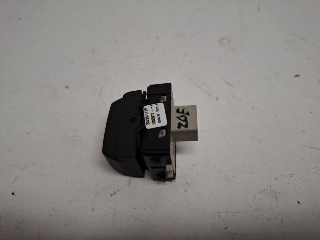 bontott RENAULT ZOE Tankajtó Nyitó Kar / Gomb