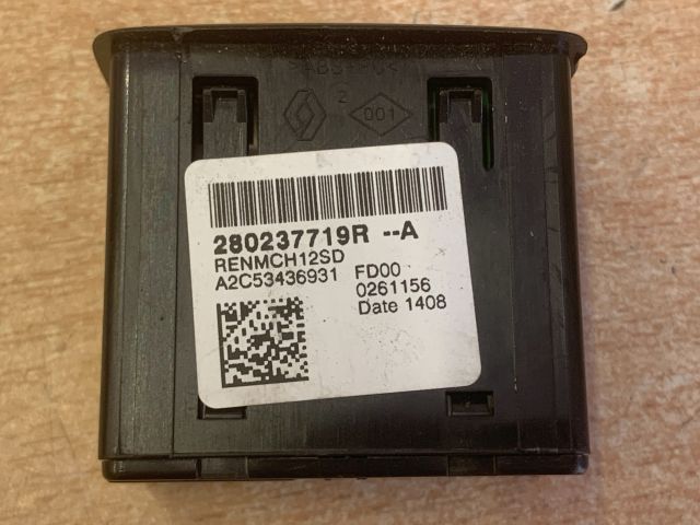 bontott RENAULT ZOE USB Aljzat