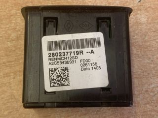 bontott RENAULT ZOE USB Aljzat