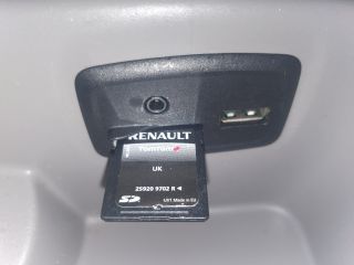 bontott RENAULT ZOE USB Aljzat