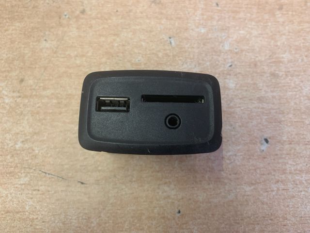 bontott RENAULT ZOE USB Aljzat