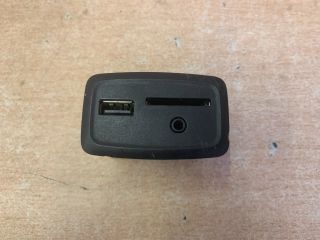 bontott RENAULT ZOE USB Aljzat