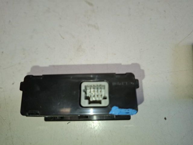 bontott RENAULT ZOE USB Aljzat