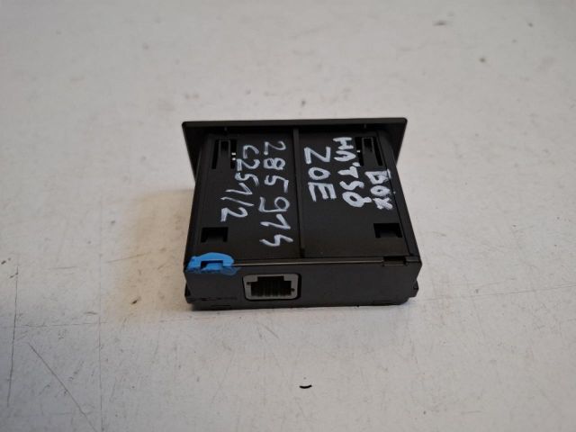 bontott RENAULT ZOE USB Aljzat