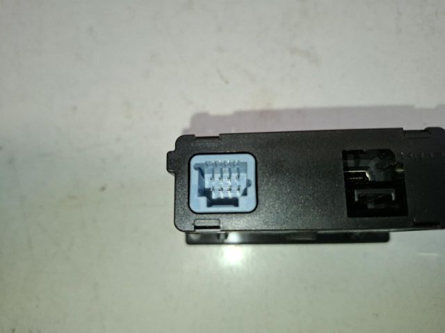 bontott RENAULT ZOE USB Aljzat