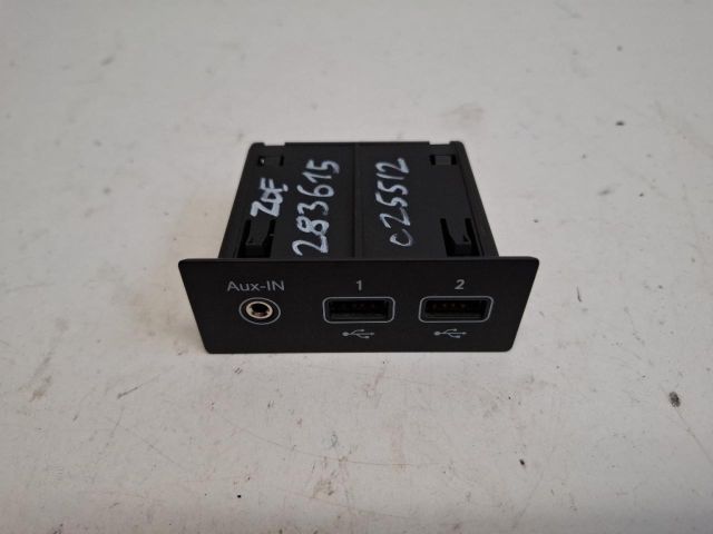 bontott RENAULT ZOE USB Aljzat