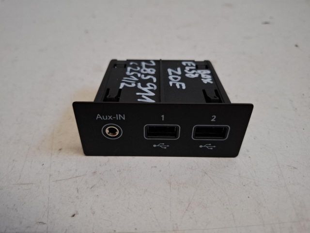 bontott RENAULT ZOE USB Aljzat