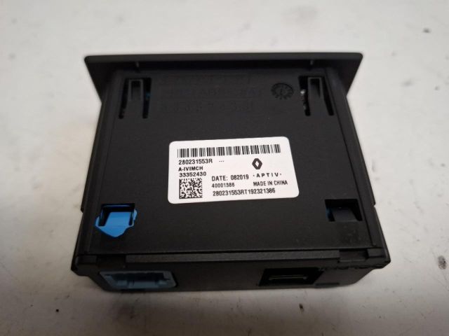 bontott RENAULT ZOE USB Aljzat