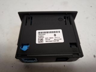 bontott RENAULT ZOE USB Aljzat