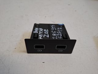 bontott RENAULT ZOE USB Aljzat