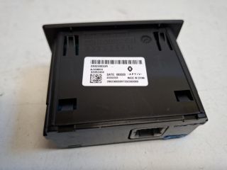 bontott RENAULT ZOE USB Aljzat