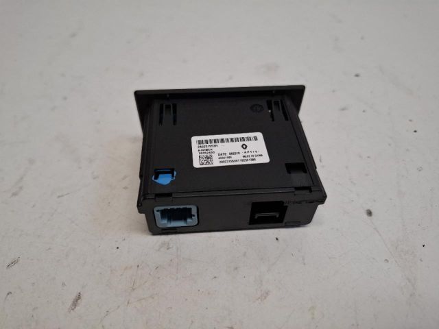 bontott RENAULT ZOE USB Aljzat