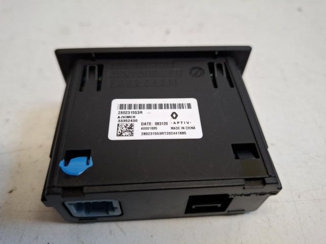 bontott RENAULT ZOE USB Aljzat