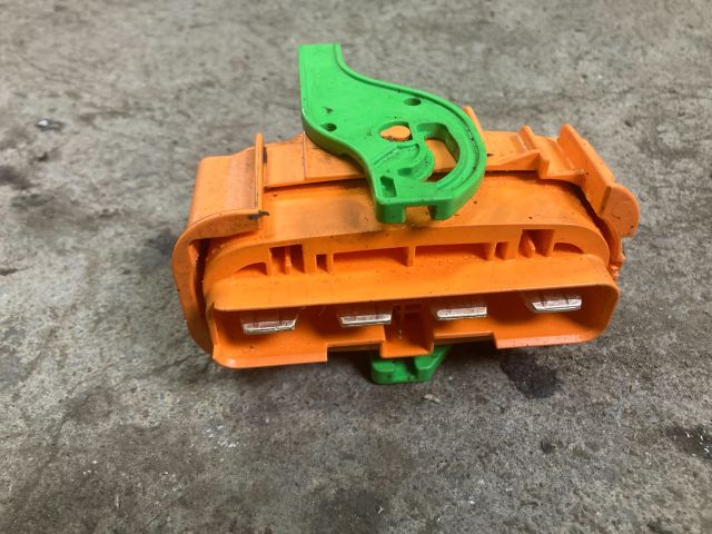 bontott RENAULT ZOE Fő Relé