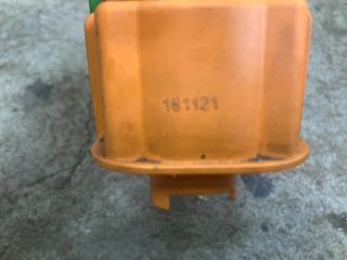 bontott RENAULT ZOE Fő Relé