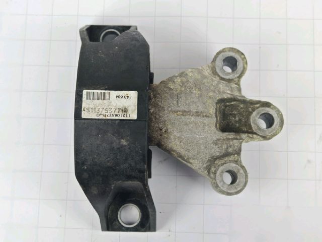 bontott RENAULT ZOE Motor Tartó Bak Jobb