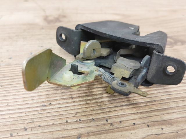 bontott ROVER 400 Csomagtérajtó Zárszerkezet