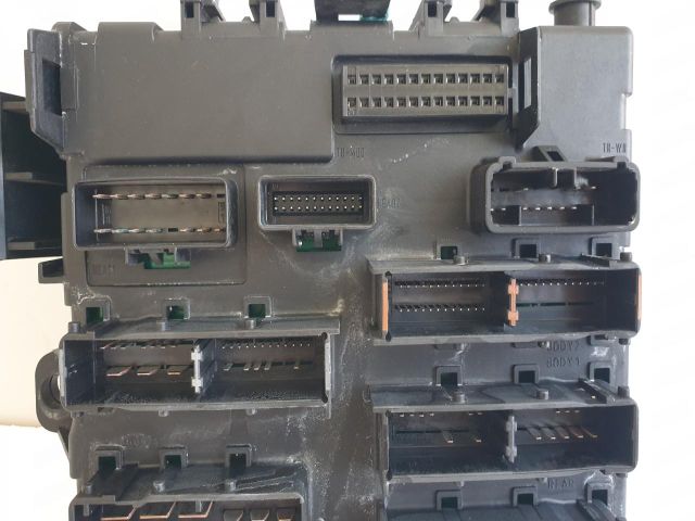 bontott SAAB 9-3 Biztosítéktábla Csomagtér