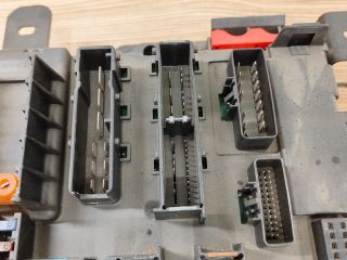 bontott SAAB 9-3 Biztosítéktábla Csomagtér