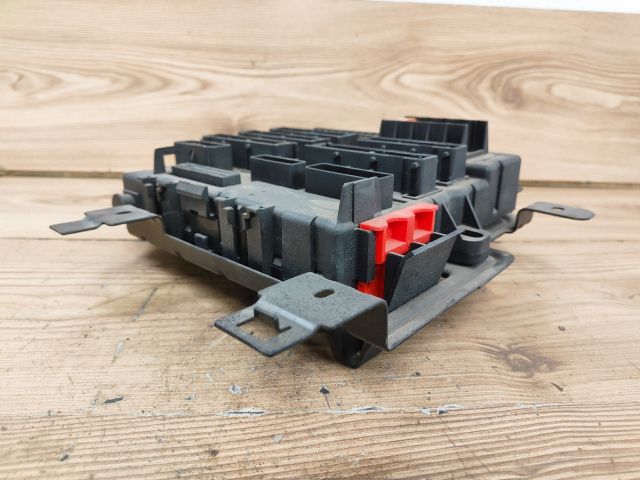 bontott SAAB 9-3 Biztosítéktábla Csomagtér