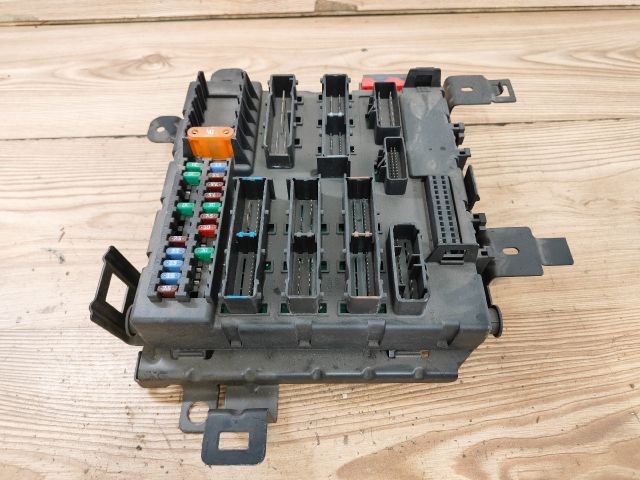 bontott SAAB 9-3 Biztosítéktábla Csomagtér