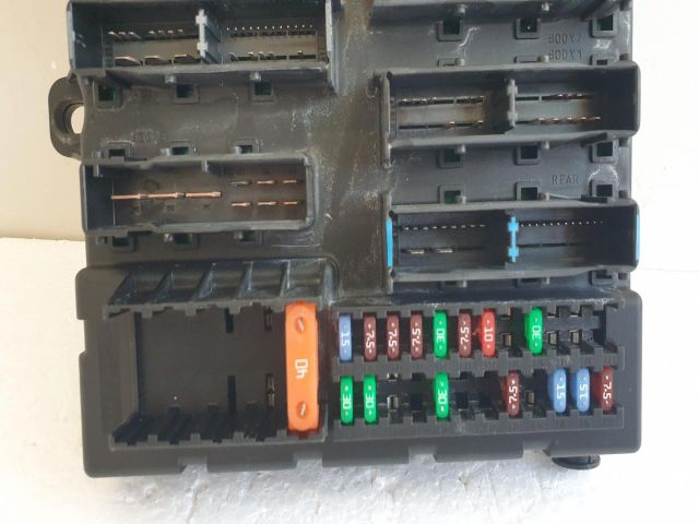 bontott SAAB 9-3 Biztosítéktábla Csomagtér