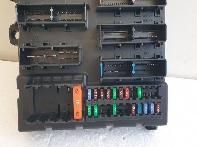 bontott SAAB 9-3 Biztosítéktábla Csomagtér