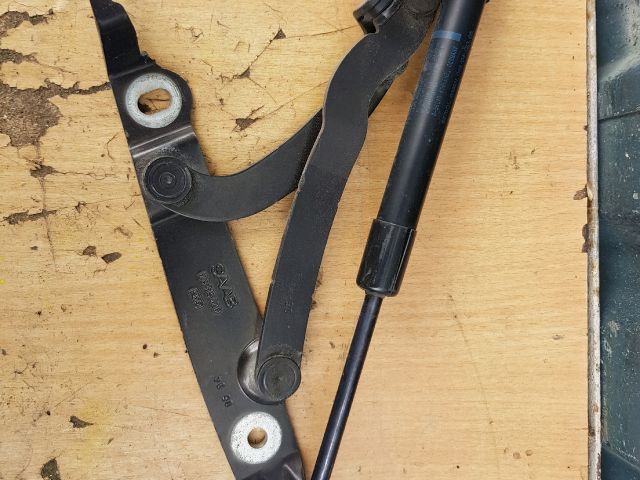 bontott SAAB 9-3 Csomagtérajtó Jobb Zsanér