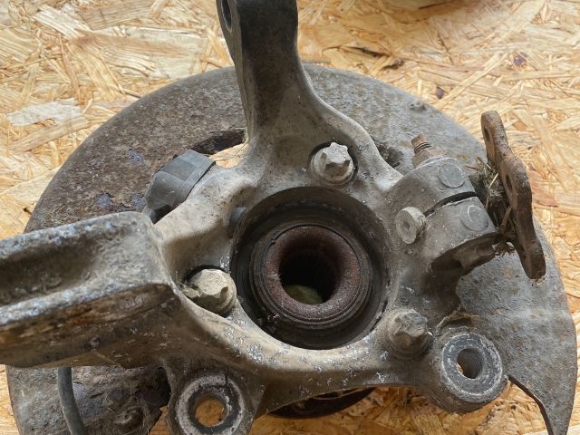 bontott SAAB 9-5 Jobb első Csonkállvány Kerékaggyal