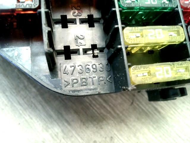 bontott SAAB 9-5 Biztosítéktábla Utastér