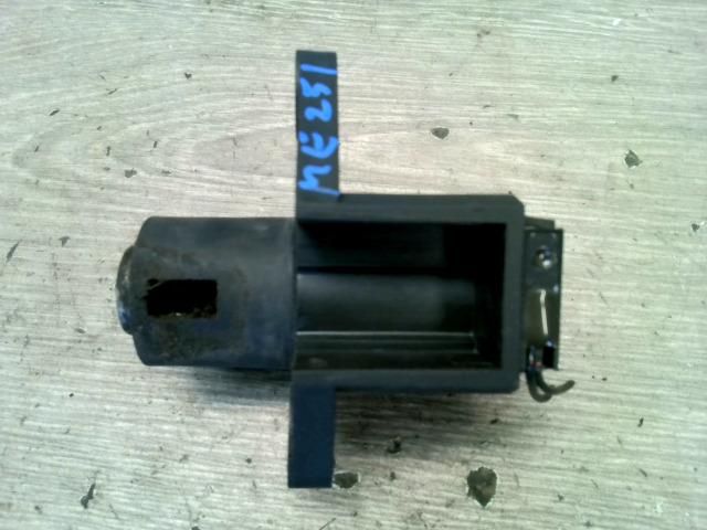 bontott SAAB 9-5 Csomagtérajtó Zárbetét